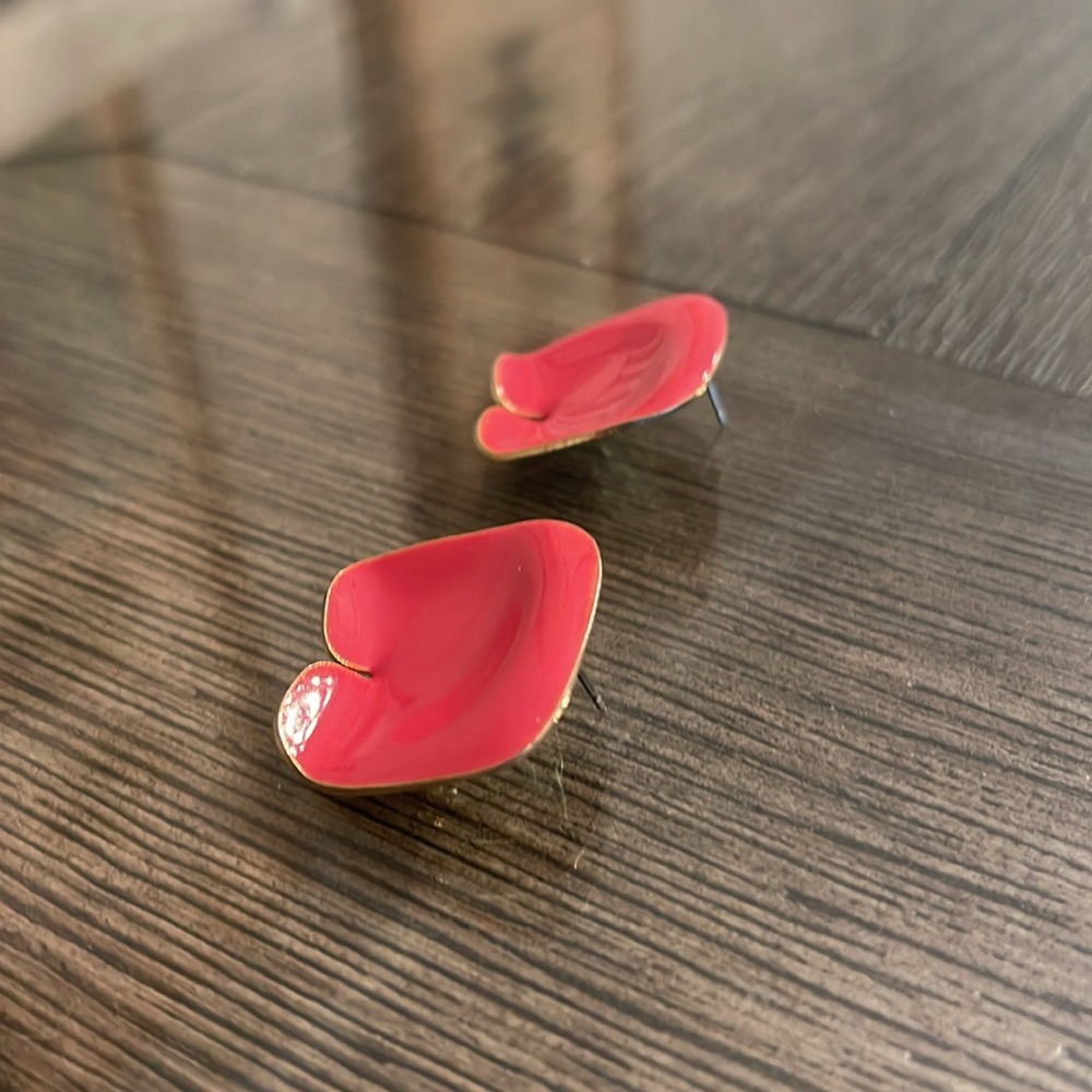 Vintage Wavey Shaped Square Earrings with Coral / Salmon Colored Enamel - Picture 6 of 16